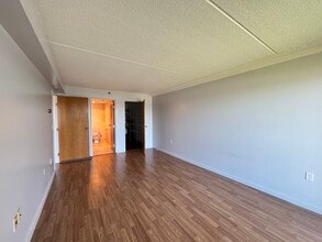 200 Cove Way in Quincy, MA - Building Photo - Building Photo