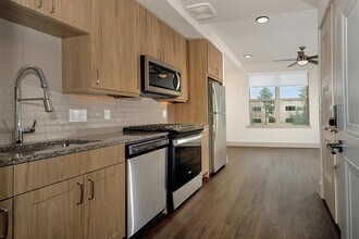 8900 Six Pines Dr in The Woodlands, TX - Building Photo - Building Photo