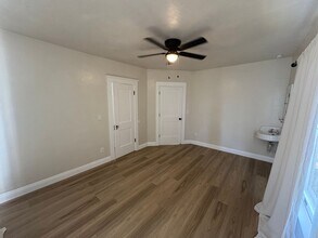 209 E 11th St in Hanford, CA - Building Photo - Building Photo