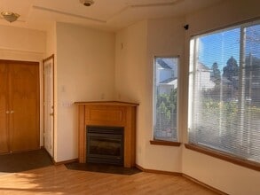 13649 SE Steele St in Portland, OR - Building Photo - Building Photo