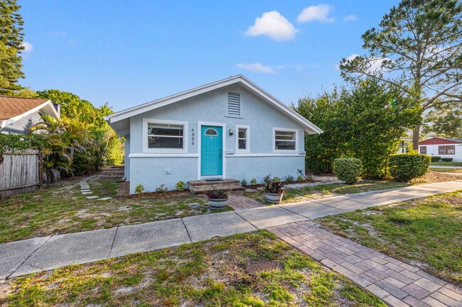 4009 Burlington Ave N, Unit 4009 Burlington Ave N #A in St. Petersburg, FL - Foto de edificio - Building Photo