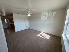 404 Brittney Way, Unit #B in Harker Heights, TX - Foto de edificio - Building Photo