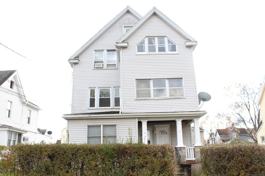 47 Boulanger Ave in West Hartford, CT - Building Photo
