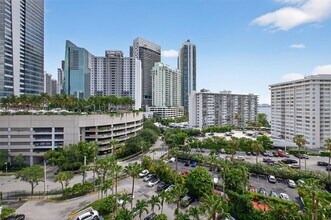 1450 Brickell Bay Dr in Miami, FL - Building Photo - Building Photo
