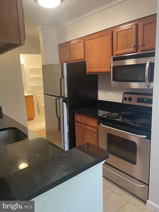 11704 Olde English Dr in Reston, VA - Building Photo