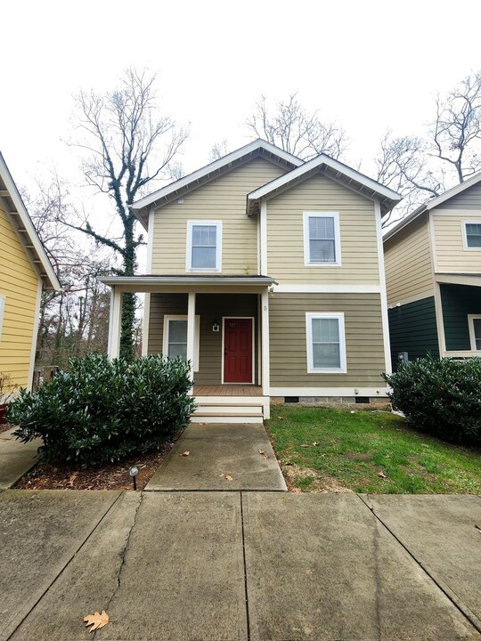 129 Aurora Dr in Asheville, NC - Building Photo