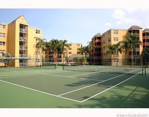 8290 Lake Dr, Unit 250 in Doral, FL - Building Photo - Building Photo