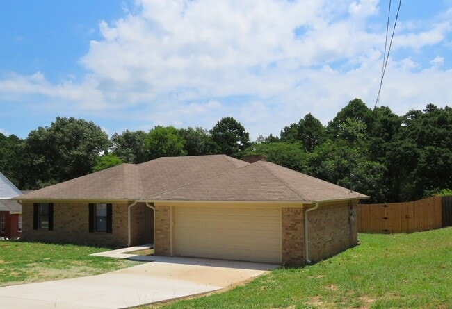 18015 Adele Ln in Whitehouse, TX - Building Photo - Building Photo
