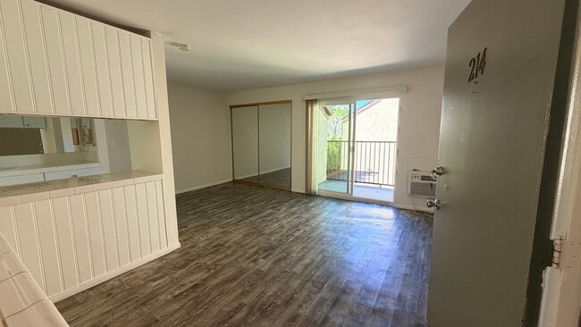 5027 Guava Ave, Unit 214 in La Mesa, CA - Building Photo - Building Photo