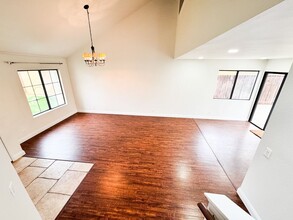 2120 Deercreek Ave in Simi Valley, CA - Building Photo - Building Photo