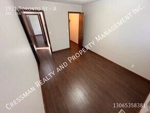 1921 Toronto St in Regina, SK - Building Photo - Building Photo