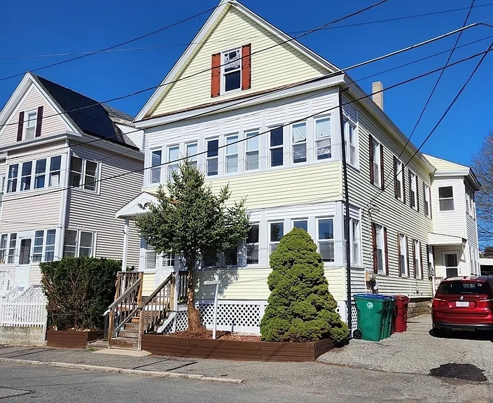 151-153 Gershom Ave in Lowell, MA - Building Photo