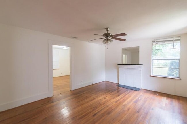 2020 Hollywood Dr in Tallahassee, FL - Building Photo - Building Photo
