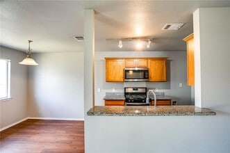 412 Ballentine Ct in Hutto, TX - Foto de edificio - Building Photo