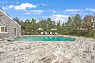 4 Bayview Dr in Quogue, NY - Building Photo - Building Photo