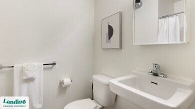 1430 NW Pettygrove St, Unit E302 in Portland, OR - Building Photo - Building Photo