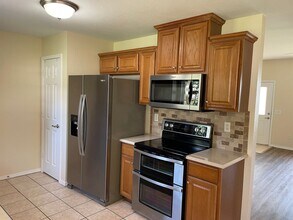 511 Brookfield Dr in Centerton, AR - Building Photo - Building Photo