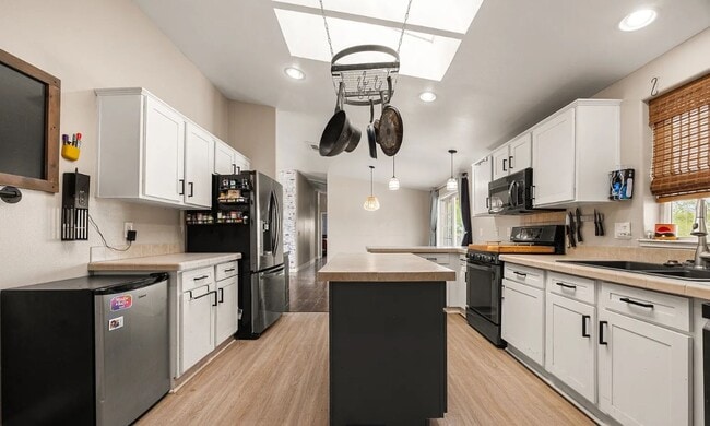 922 W Vulcan Ave in Ridgecrest, CA - Building Photo - Building Photo