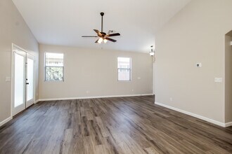 9038 W Villa Maria Dr in Peoria, AZ - Building Photo - Building Photo