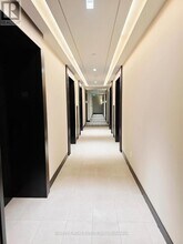 2221 Yonge St in Toronto, ON - Building Photo - Building Photo