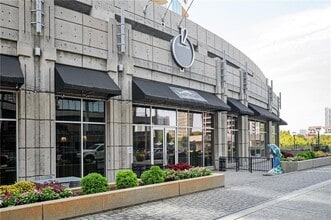 400 W Peachtree St NW in Atlanta, GA - Building Photo - Building Photo