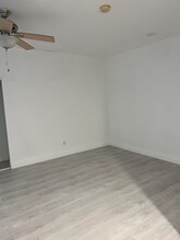 11070 Densmar Rd, Unit B in Oak Hills, CA - Foto de edificio - Building Photo