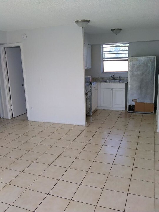 1420 NE 171 St in North Miami Beach, FL - Building Photo