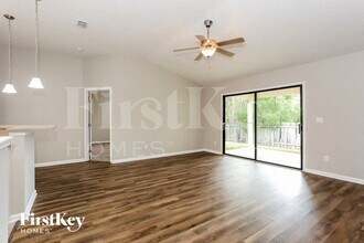 86221 Vegas Blvd in Yulee, FL - Foto de edificio - Building Photo