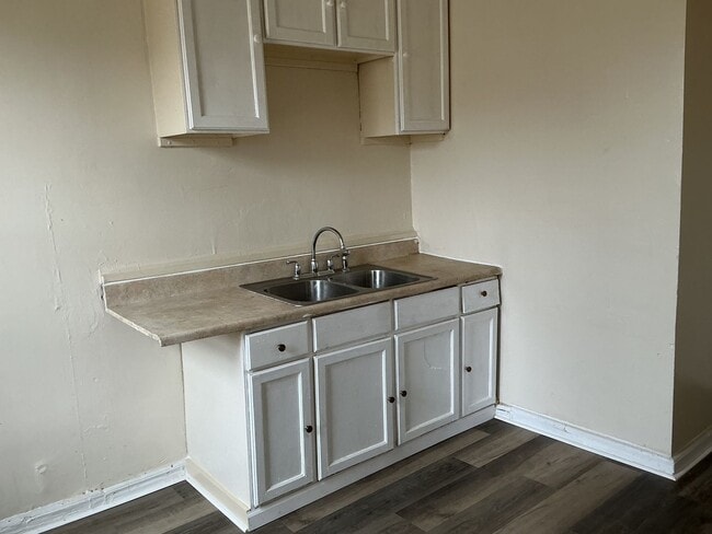 property at 1120 W Hadley St