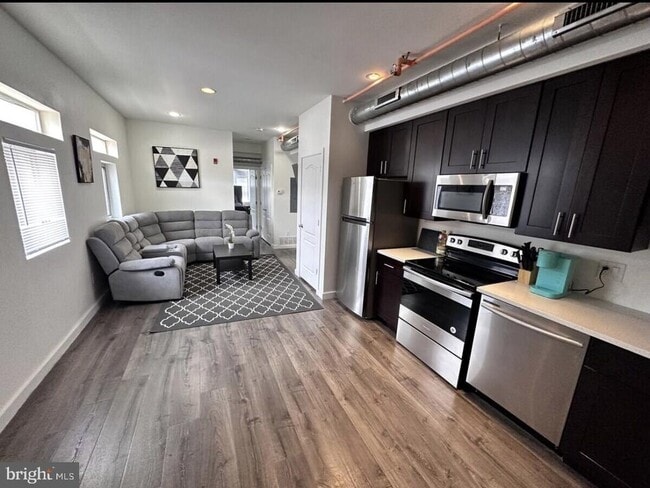 117 W Girard Ave in Philadelphia, PA - Building Photo - Building Photo