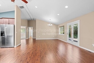 6929 N Country Homes Blvd in Spokane, WA - Building Photo - Building Photo