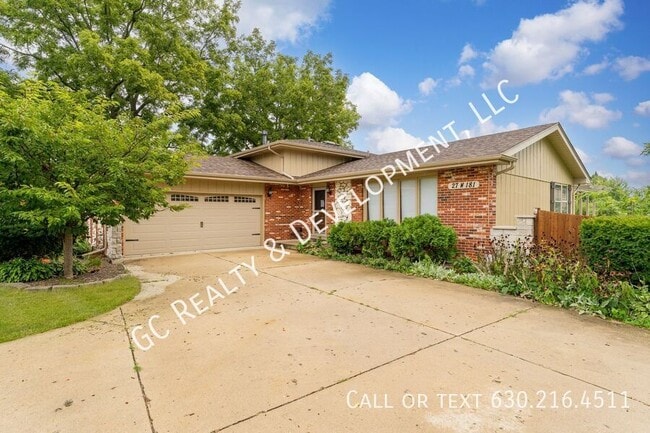 property at 27W181 Jewell Rd