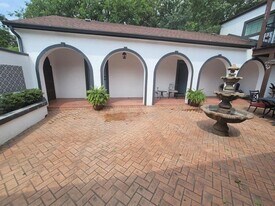 1002 W 2nd Ave in Corsicana, TX - Building Photo