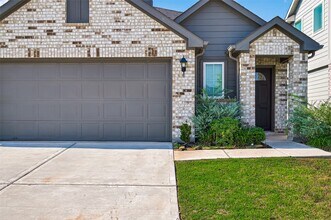 4255 Helmside Ln in Houston, TX - Foto de edificio - Building Photo