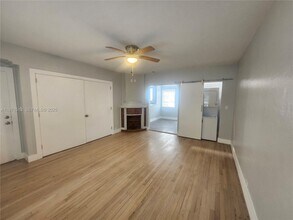 1557 Euclid Ave in Miami Beach, FL - Building Photo - Building Photo