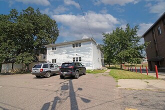 815 5th Ave S in St. Cloud, MN - Building Photo - Building Photo