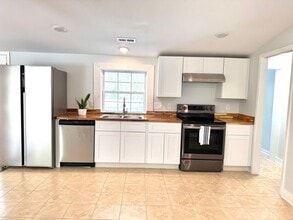 126 Shady Pines Dr in Hampstead, NC - Foto de edificio - Building Photo