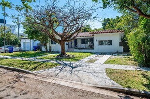 330 SW 27th Rd in Miami, FL - Building Photo