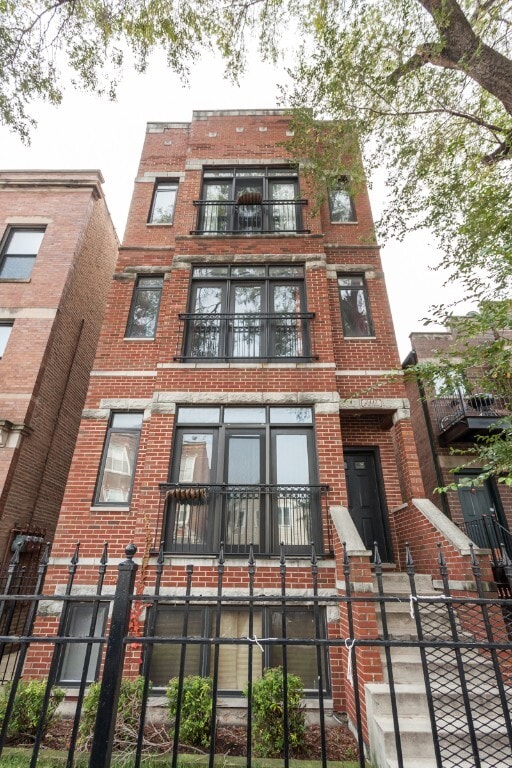 property at 2417 W Fillmore St