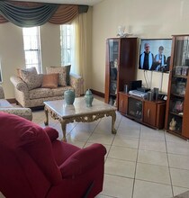 18839 NW 64th Ct in Hialeah, FL - Foto de edificio - Building Photo