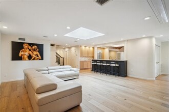 15 Parkway Dr in Roslyn Heights, NY - Building Photo - Building Photo