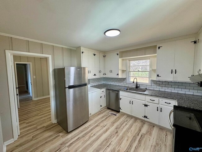 17456 Lucas Ferry Rd in Athens, AL - Building Photo - Building Photo