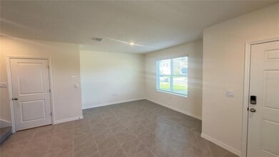 5601 Brosnan Rd in St. Cloud, FL - Foto de edificio - Building Photo