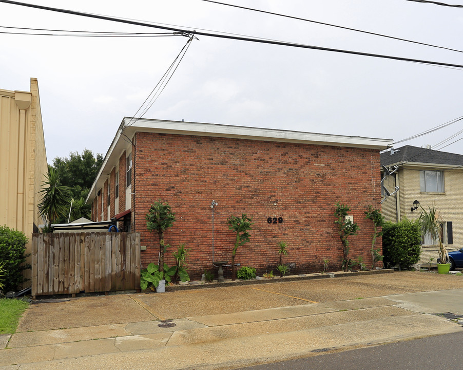 629 Papworth Ave in Metairie, LA - Building Photo