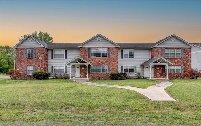 property at 800 W Tahlequah St