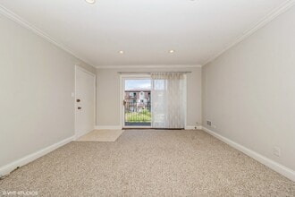 9470 Bay Colony Dr in Des Plaines, IL - Building Photo - Building Photo
