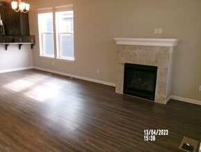 1050 Front Ave NE in Albany, OR - Building Photo - Building Photo