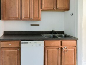 627 W Melrose St, Unit 2 in Chicago, IL - Building Photo - Building Photo