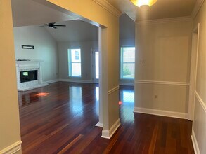 10140 Gail Ct in River Ridge, LA - Foto de edificio - Building Photo