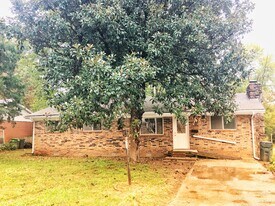 902 S 10th St in Rogers, AR - Building Photo